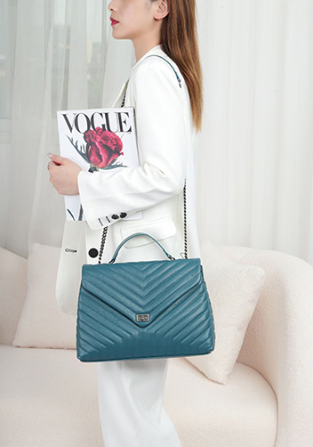 Yvonne Medium Shoulder Bag Lambskin Blue