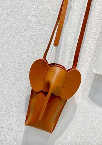 THE ELEPHANT POCKET SHOULDER LEATHER BAG BROWN