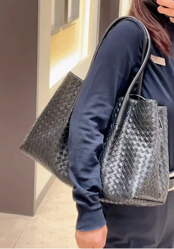 Mia Gallery Woven Leather Shoulder Large Bag Black