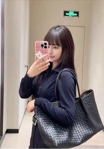 Mia Gallery Woven Leather Shoulder Large Bag Black