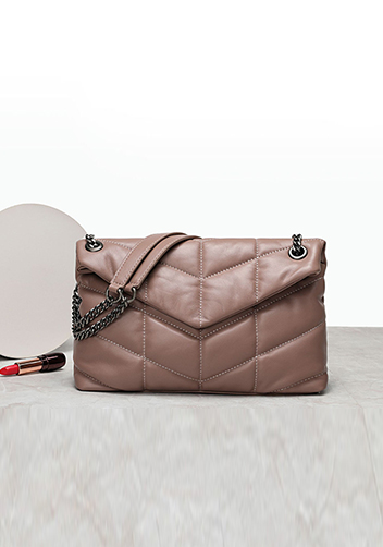 Yvonne Medium Envelope Shoulder Bag Lambskin Pink